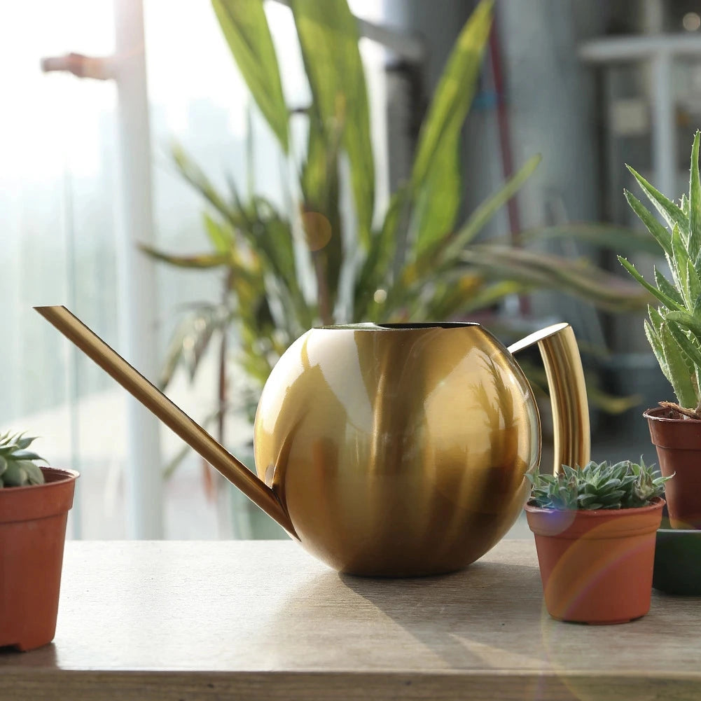 LUNA PLANT WATERING CAN